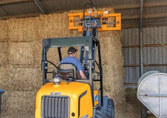 Giant G2500 HD med redskab – producentfoto 2